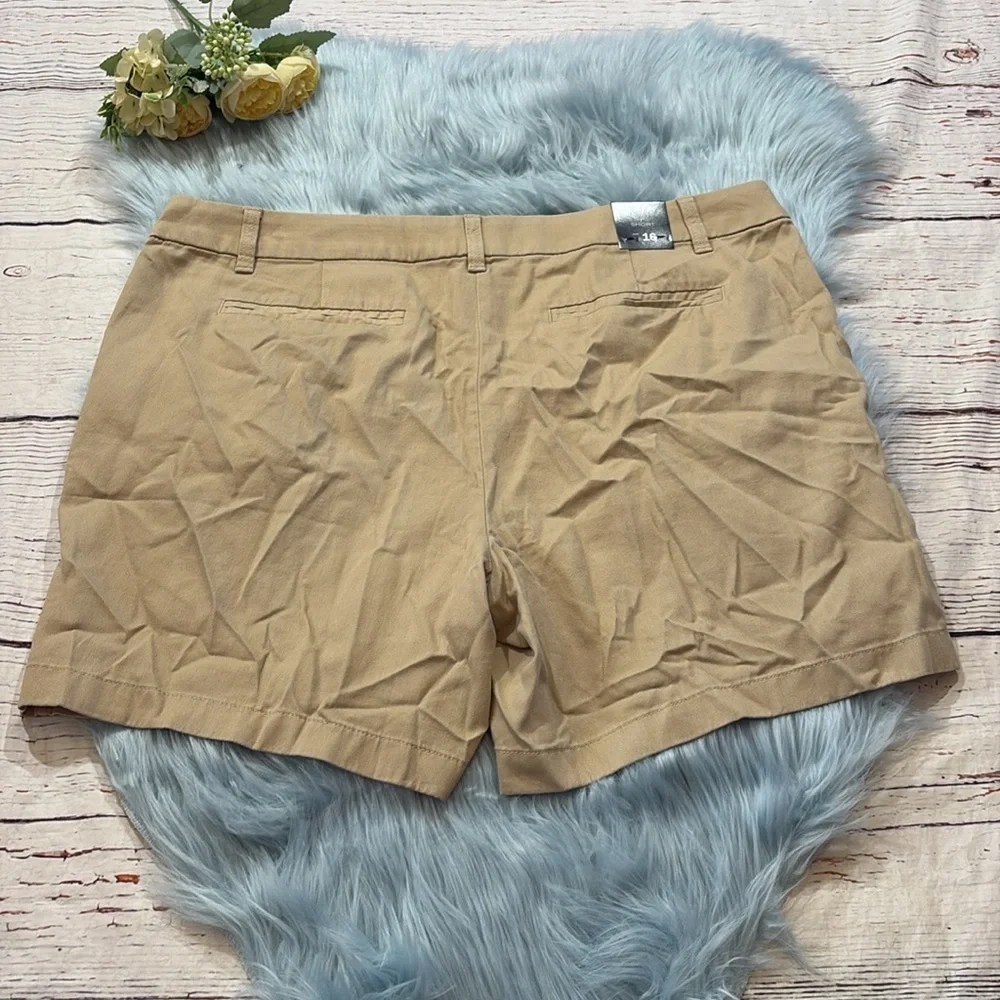 NWT J. Crew Factory 7” Classic Chino Short in Light Khaki Sz 16